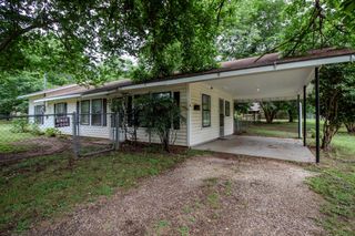 506 W Elm Street, Crockett, TX 75835