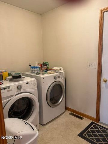 302 Hidden Ridge, Delta, OH 43515