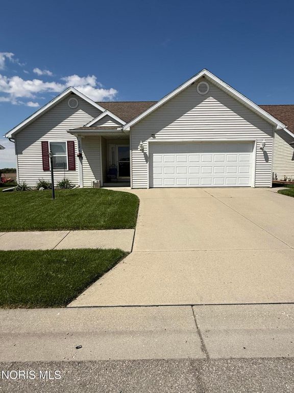 302 Hidden Ridge, Delta, OH 43515