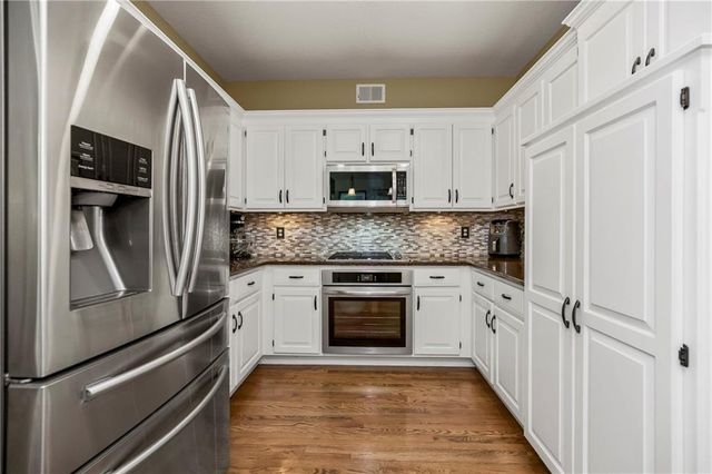 8301 W 157th Street, Overland Park, KS 66223