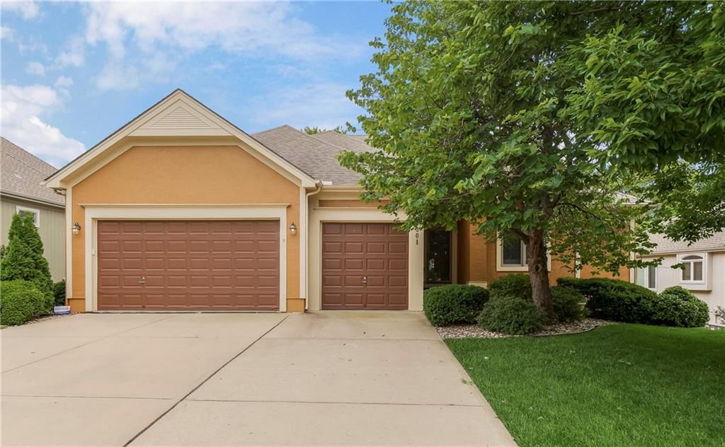 8301 W 157th Street, Overland Park, KS 66223