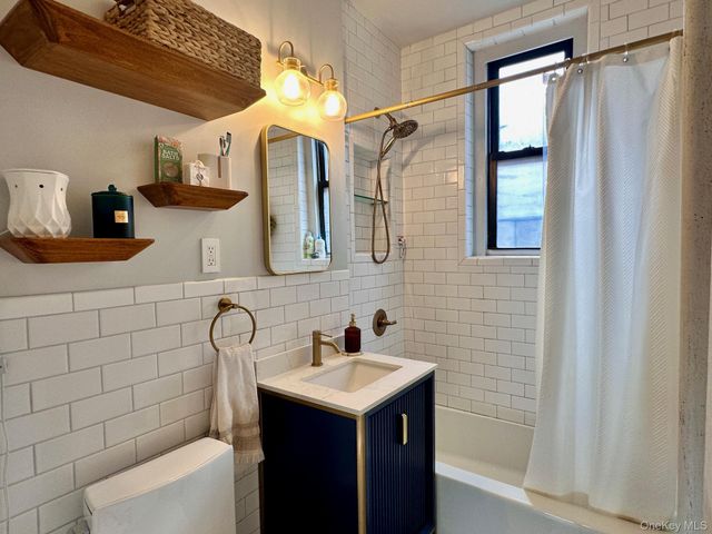 37-20 81st Street 4E, Jackson Heights, NY 11372