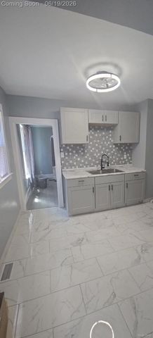 15072 Tracey Street, Detroit, MI 48227