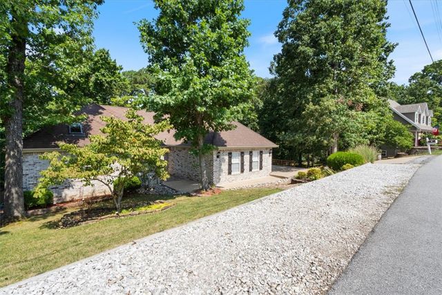26 Leicester Drive, Bella Vista, AR 72714