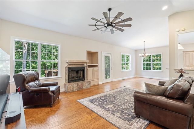26 Leicester Drive, Bella Vista, AR 72714
