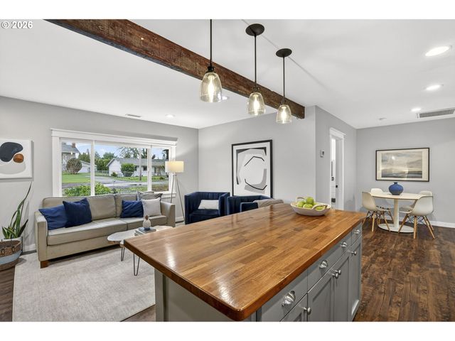 12719 Ne HOLLADAY St, Portland, OR 97230