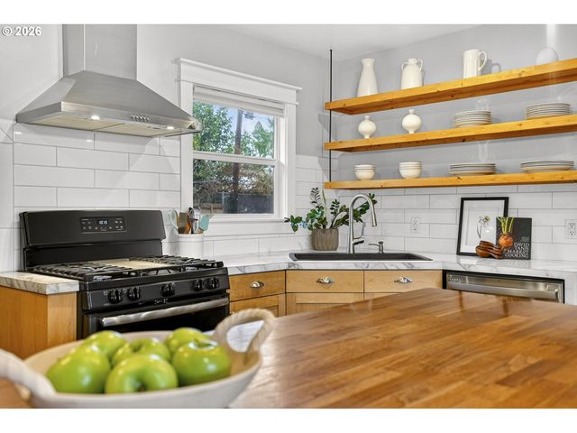 12719 Ne HOLLADAY St, Portland, OR 97230