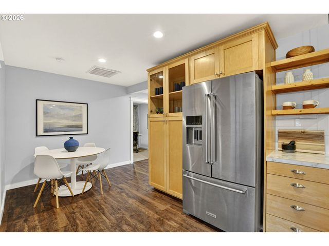 12719 Ne HOLLADAY St, Portland, OR 97230