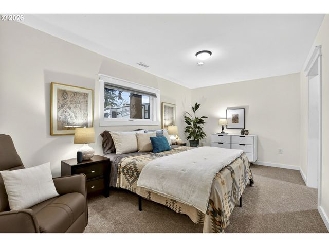 12719 Ne HOLLADAY St, Portland, OR 97230