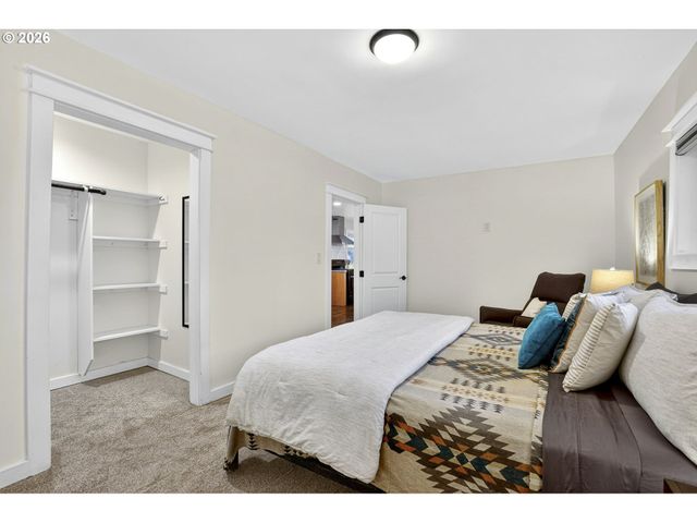 12719 Ne HOLLADAY St, Portland, OR 97230