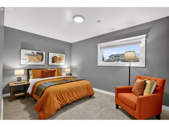 12719 Ne HOLLADAY St, Portland, OR 97230