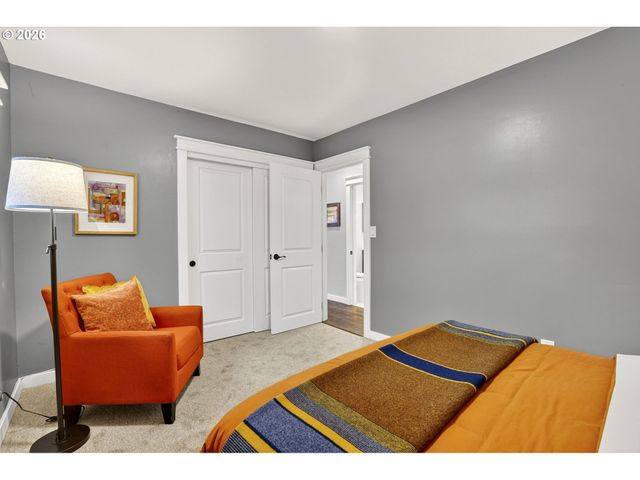 12719 Ne HOLLADAY St, Portland, OR 97230