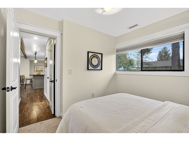 12719 Ne HOLLADAY St, Portland, OR 97230