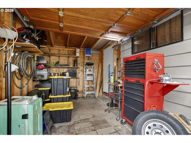 12719 Ne HOLLADAY St, Portland, OR 97230