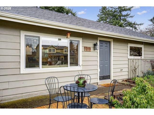 12719 Ne HOLLADAY St, Portland, OR 97230