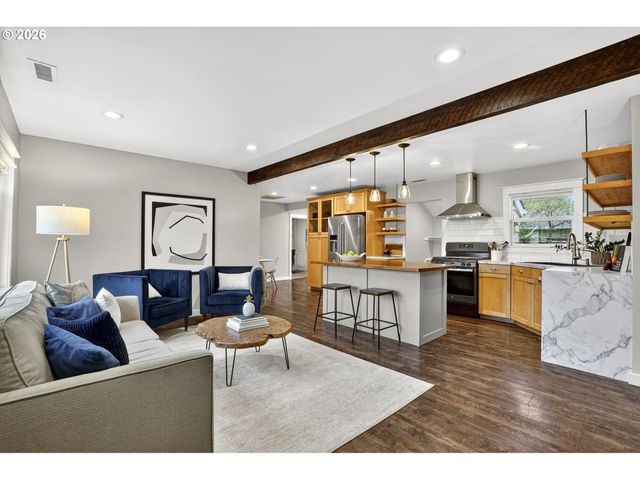 12719 Ne HOLLADAY St, Portland, OR 97230