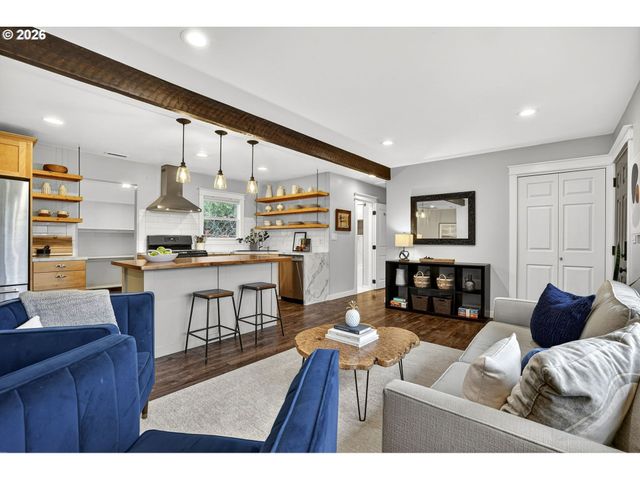 12719 Ne HOLLADAY St, Portland, OR 97230