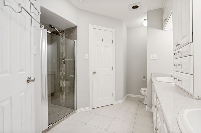2208 Cedarcrest Drive, Carrollton, TX 75007