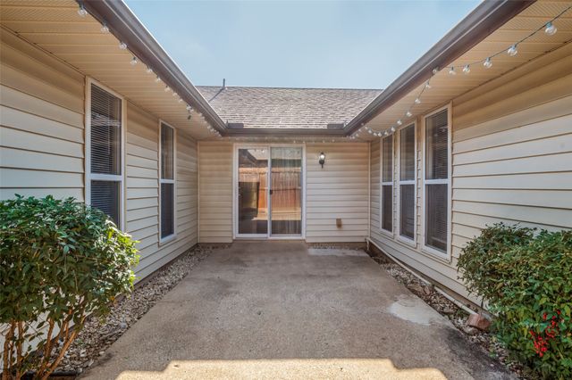 2208 Cedarcrest Drive, Carrollton, TX 75007