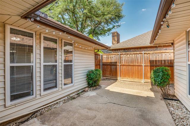 2208 Cedarcrest Drive, Carrollton, TX 75007