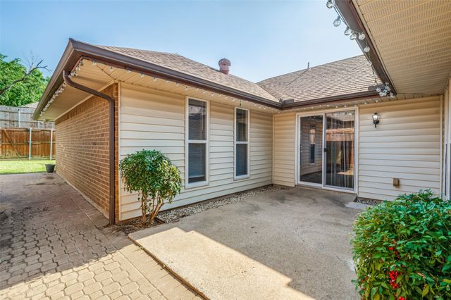 2208 Cedarcrest Drive, Carrollton, TX 75007