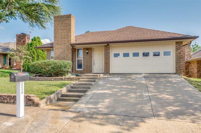 2208 Cedarcrest Drive, Carrollton, TX 75007