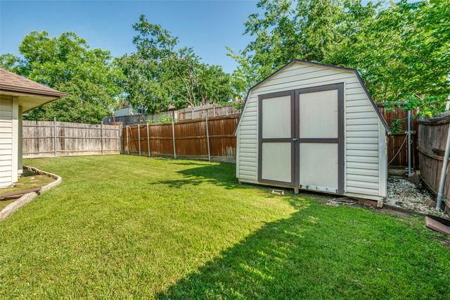 2208 Cedarcrest Drive, Carrollton, TX 75007