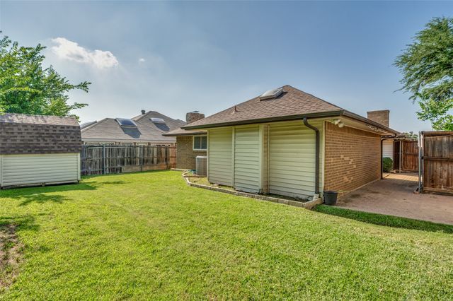 2208 Cedarcrest Drive, Carrollton, TX 75007