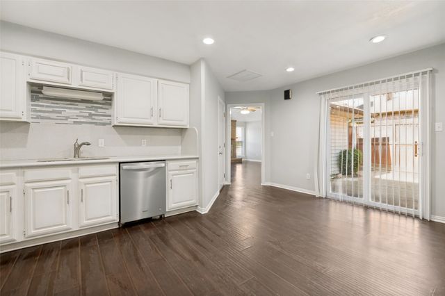 2208 Cedarcrest Drive, Carrollton, TX 75007