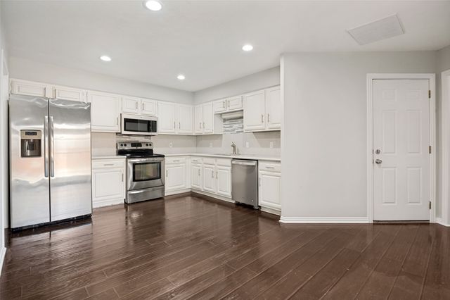 2208 Cedarcrest Drive, Carrollton, TX 75007