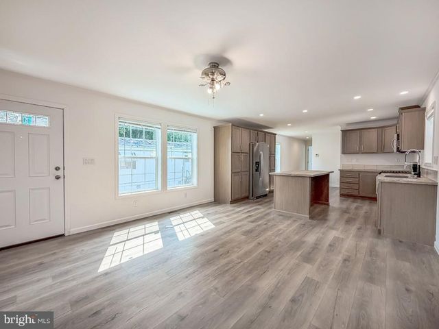 4135 DAVIS DR, Morrisville, PA 19067
