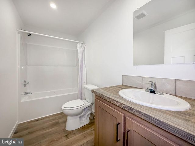 4135 DAVIS DR, Morrisville, PA 19067