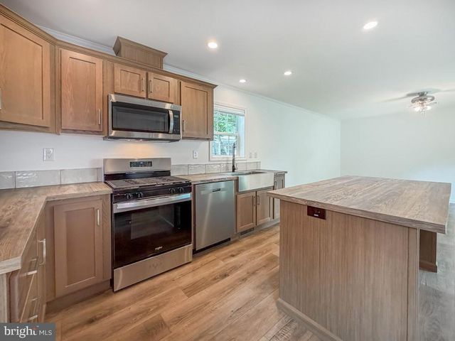 4135 DAVIS DR, Morrisville, PA 19067