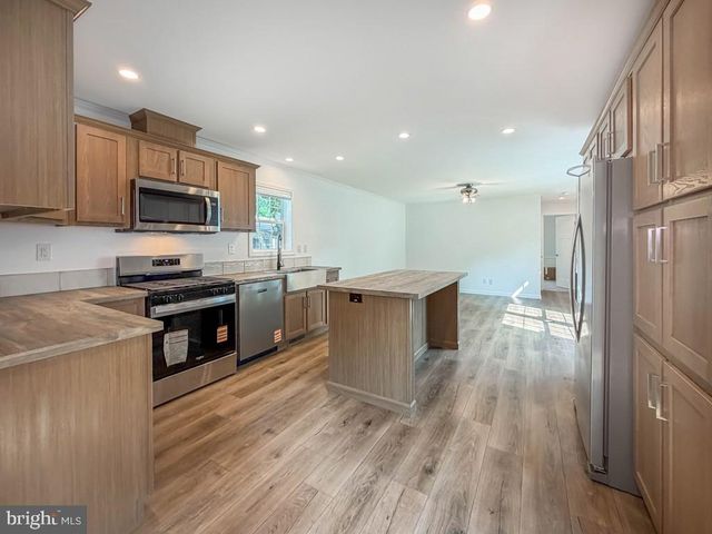 4135 DAVIS DR, Morrisville, PA 19067