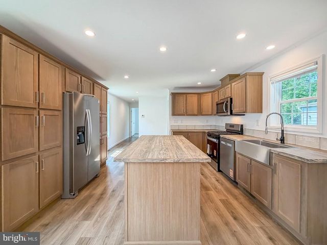 4135 DAVIS DR, Morrisville, PA 19067