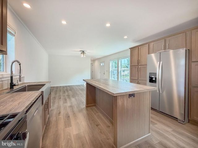 4135 DAVIS DR, Morrisville, PA 19067