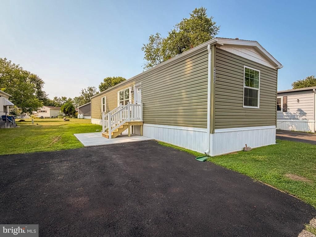 4135 DAVIS DR, Morrisville, PA 19067