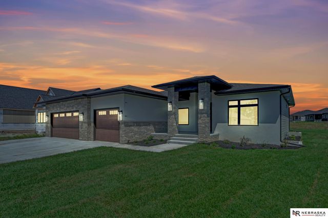 3630 Tree Line Drive, Lincoln, NE 68516
