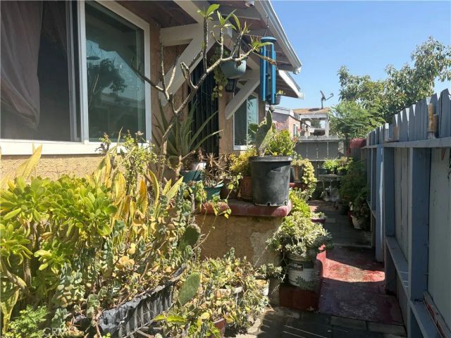 7021 Hood Ave, Huntington Park, CA 90255
