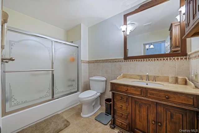 2840 Nicole Court, Oceanside, NY 11572