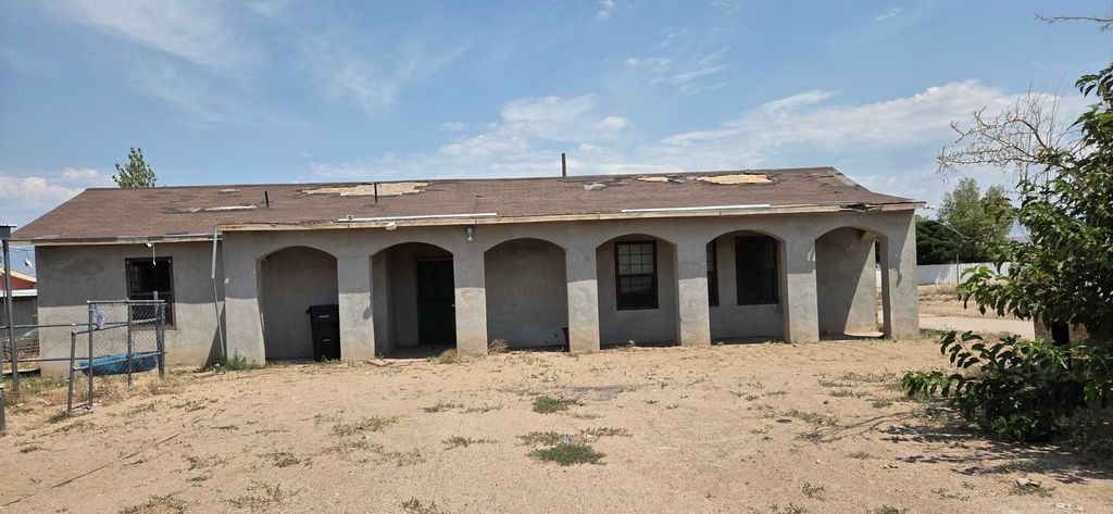 5609 DOUGLAS Lane SW, Albuquerque, NM 87121