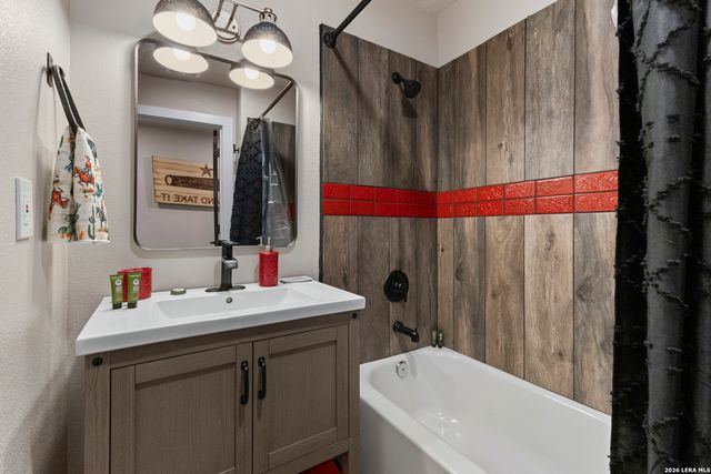 604 SCHWEPPE ST, Boerne, TX 78006
