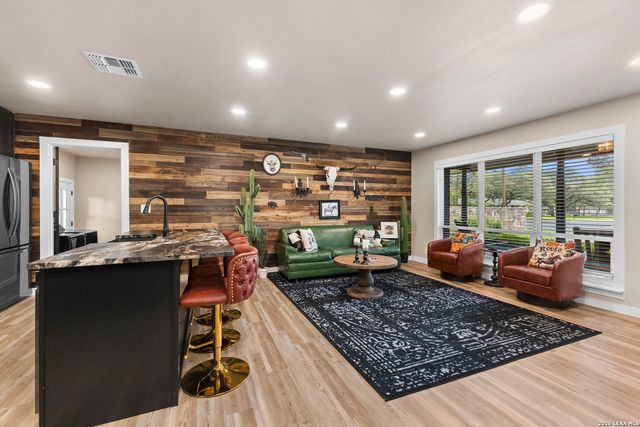 604 SCHWEPPE ST, Boerne, TX 78006