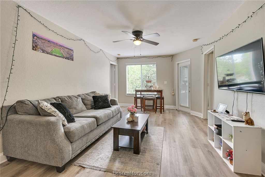 521 Southwest Parkway 201, College Station, TX 77840 — photo 2