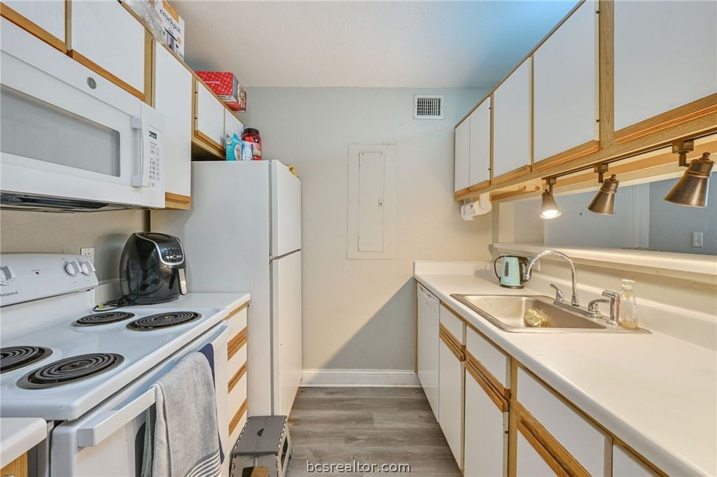 521 Southwest Parkway 201, College Station, TX 77840 — photo 3