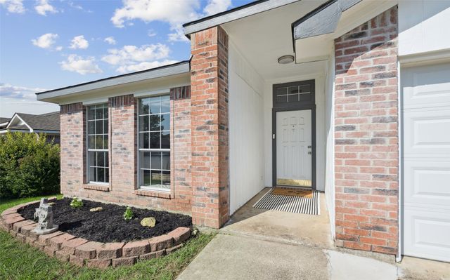 8183 Spruce Valley Drive, Fort Worth, TX 76137