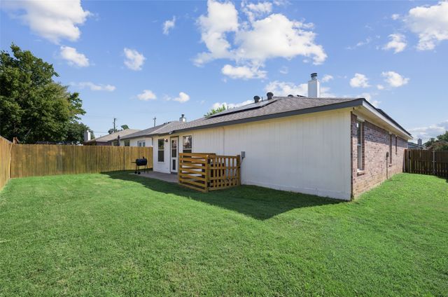 8183 Spruce Valley Drive, Fort Worth, TX 76137