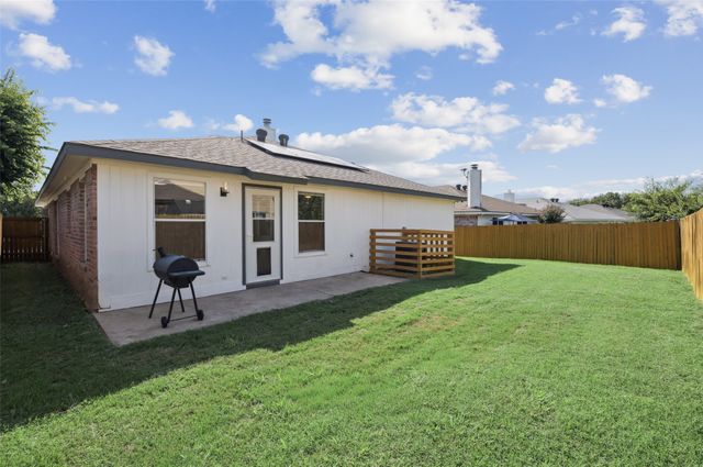 8183 Spruce Valley Drive, Fort Worth, TX 76137