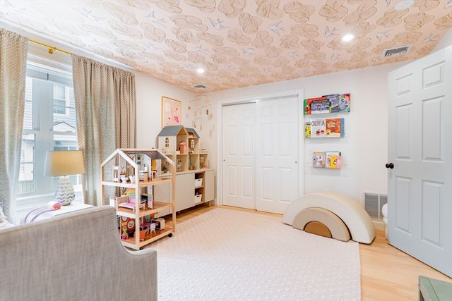 237 Bunker Hill St 237, Boston, MA 02129