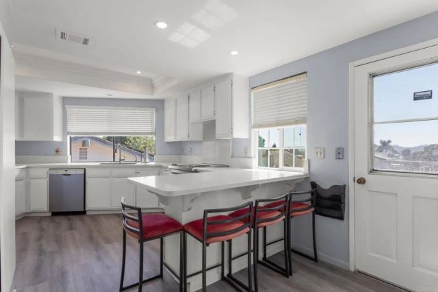 7619 Cortina, Carlsbad, CA 92009